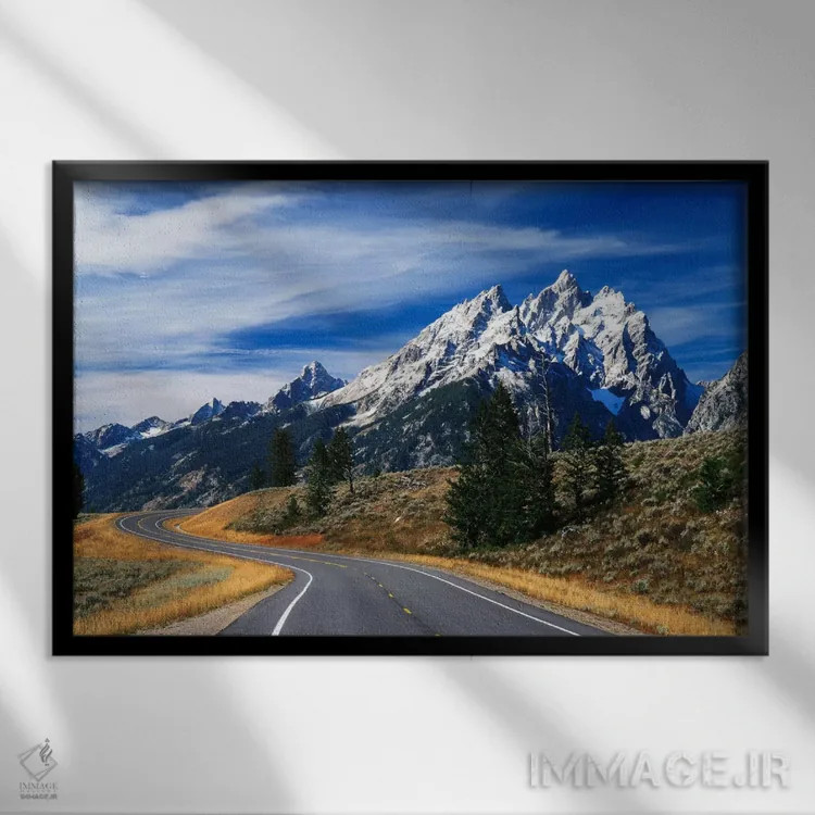 تابلو رشتهکوه تتون، نمایی از جادهٔ پارک تتون، پارک ملی گرند تتون، وایومینگ، آمریکا اثر آدام جونز - نمای قابدار مشکی