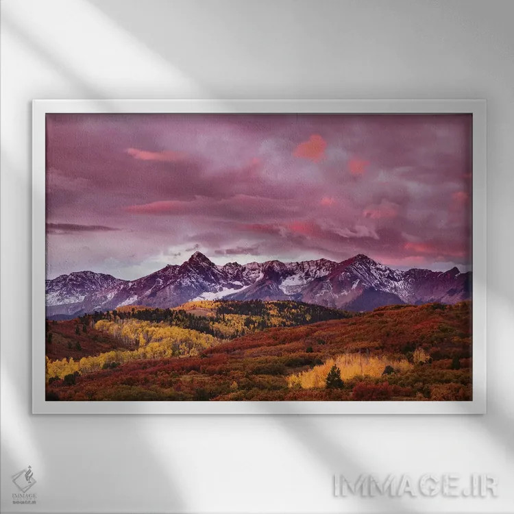 تابلو پاییز، درختان صنوبر و رشتهکوه اسنفِلز در غروب، منطقه حفاظتشده کوه اسنفِلز، کلرادو اثر آدام جونز - نمای قابدار سفید