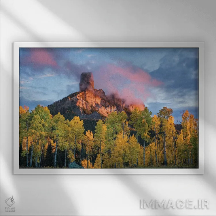 تابلو صخره چمنی راک در غروب، رشته کوه سیمران در پاییز، رشته کوه سن خوان، کلرادو اثر آدام جونز - نمای قابدار سفید