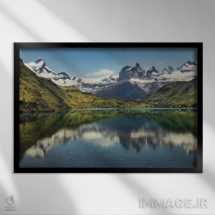 تابلو انعکاس کورنوس دل پائینه بر دریاچه، پارک ملی تورس دل پائینه، شیلی، پاتاگونیا اثر آدام جونز - نمای قابدار مشکی