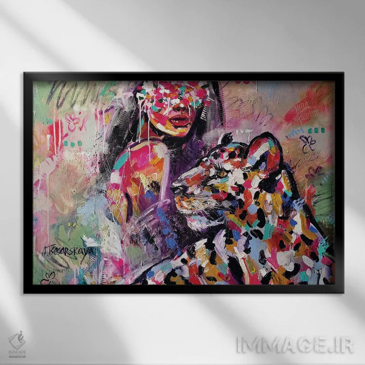 تابلو زن با یوزپلنگ اثر آلیاکساندرا تسسارسکایا - نمای قابدار مشکی