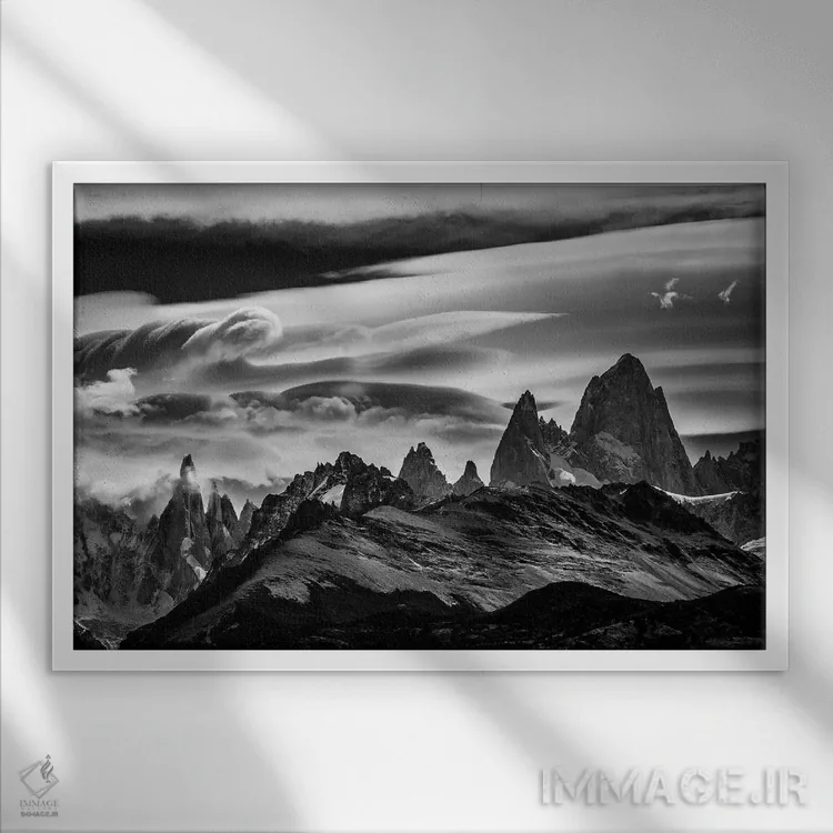 تابلو رشتهکوه سرو تور و فیتس روی، ال چالتن، پاتاگونیا، آرژانتین اثر الکس بیوس - نمای قابدار سفید