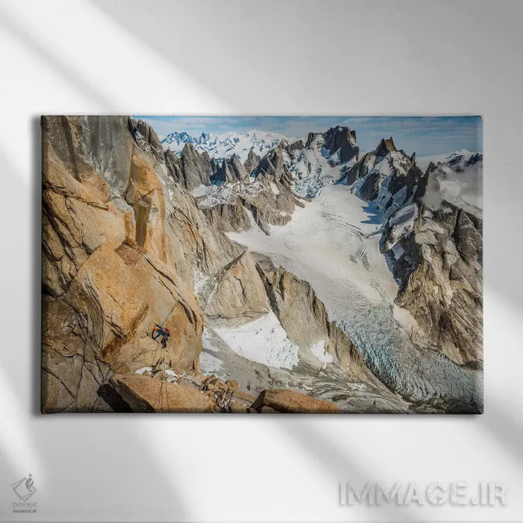 تابلو یک کوهنورد در ارتفاعات مسیر کُمسانا-فونروژ، آگوخا گویوما، پاتاگونیا، آرژانتین اثر الکس بیوس - نمای روبهرو روی دیوار