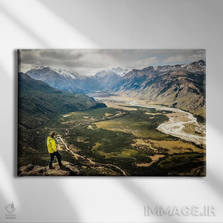 تابلو یک کوهنورد تنها نزدیک قلهٔ سرو روسادو، بالاتر از ال چالتن، پاتاگونیا، آرژانتین اثر الکس بیوس - نمای روبهرو روی دیوار