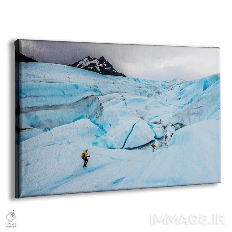 تابلو گروهی از کوهنوردان در حال عبور از یخچال عظیم تِیندال در توره دل پاینه، پاتاگونیا، شیلی اثر الکس بیوس - نمای پرسپکتیو محصول