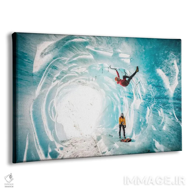 تابلو یک کوهنورد داخل درهٔ یخی مِر دو گلاس، شامونی، اوت سووآ، فرانسه اثر الکس بیوس - نمای پرسپکتیو محصول