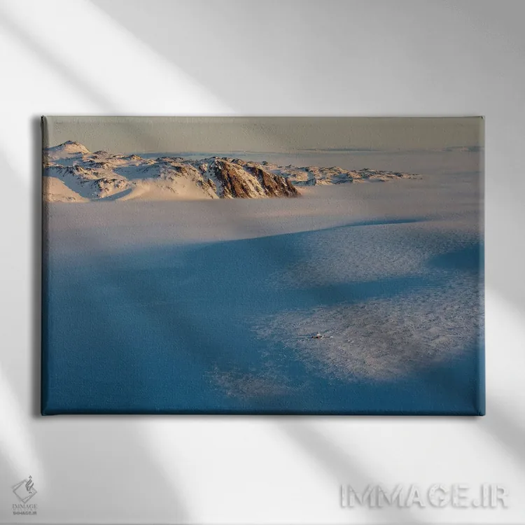 تابلو آخرین نور بر یک کمپ اصلی در سرزمین لیورپول شمالی، گرینلند اثر الکس بیوس - نمای روبهرو روی دیوار