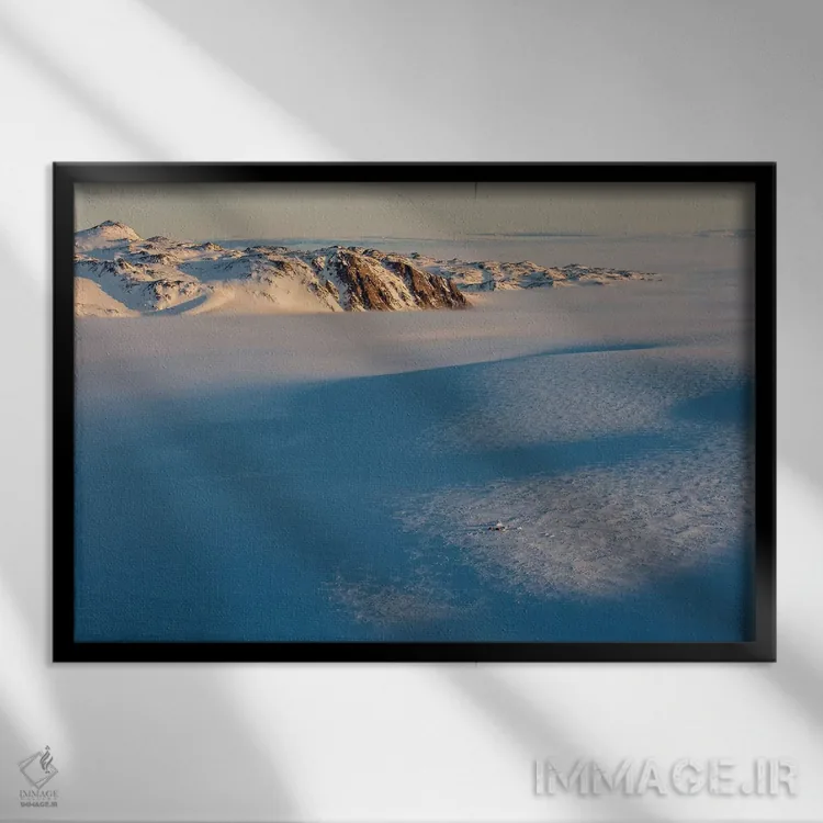 تابلو آخرین نور بر یک کمپ اصلی در سرزمین لیورپول شمالی، گرینلند اثر الکس بیوس - نمای قابدار مشکی