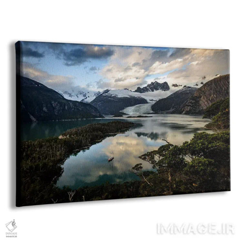 تابلو قایق اکتشافی پهلوگرفته در کالتا بیولیئو، کانال بیگل، مجمعالجزایر تیِرا دل فوِگو، پاتاگونیا اثر الکس بیوس - نمای پرسپکتیو محصول