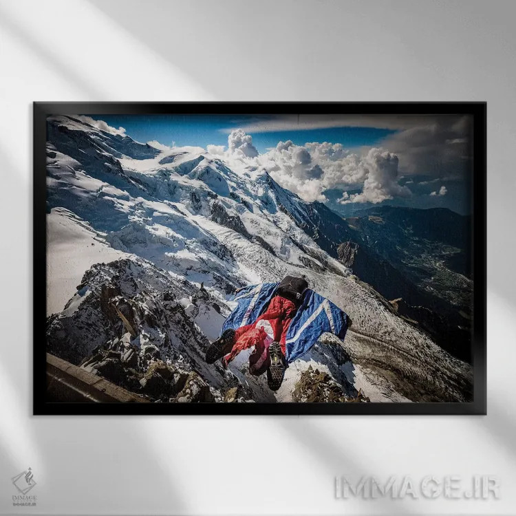 تابلو پریده شدن با وینگسوت از ایگوئی دو میدی به سمت یخچال بوسون، شامونی، فرانسه اثر الکس بیوس - نمای قابدار مشکی