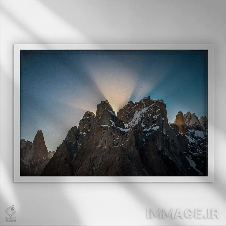 تابلو برجهای ترانگو، بالتورو موستاگ، منطقهٔ گلگت-بلتستان، پاکستان اثر الکس بیوس - نمای قابدار سفید