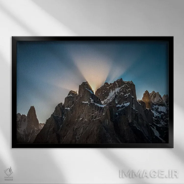 تابلو برجهای ترانگو، بالتورو موستاگ، منطقهٔ گلگت-بلتستان، پاکستان اثر الکس بیوس - نمای قابدار مشکی