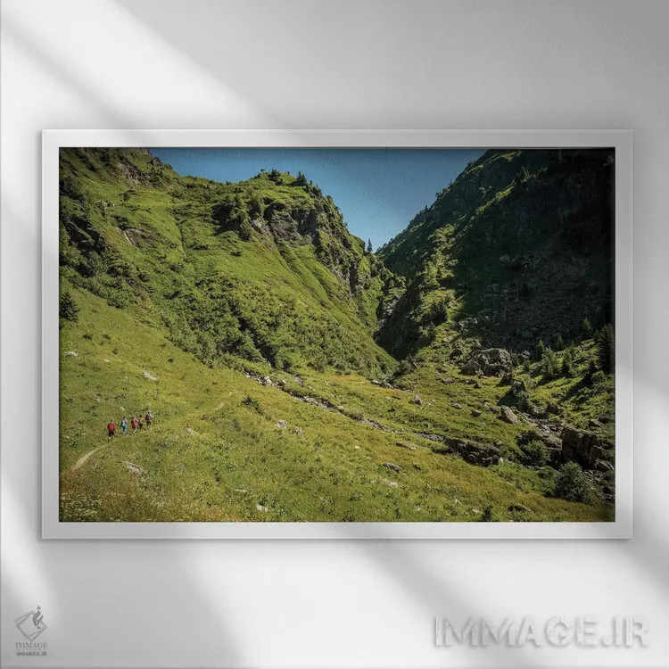 تابلو یک گروه از کوهنوردان نزدیک کل دانترن، پاسی، اوت سووآ، فرانسه اثر الکس بیوس - نمای قابدار سفید