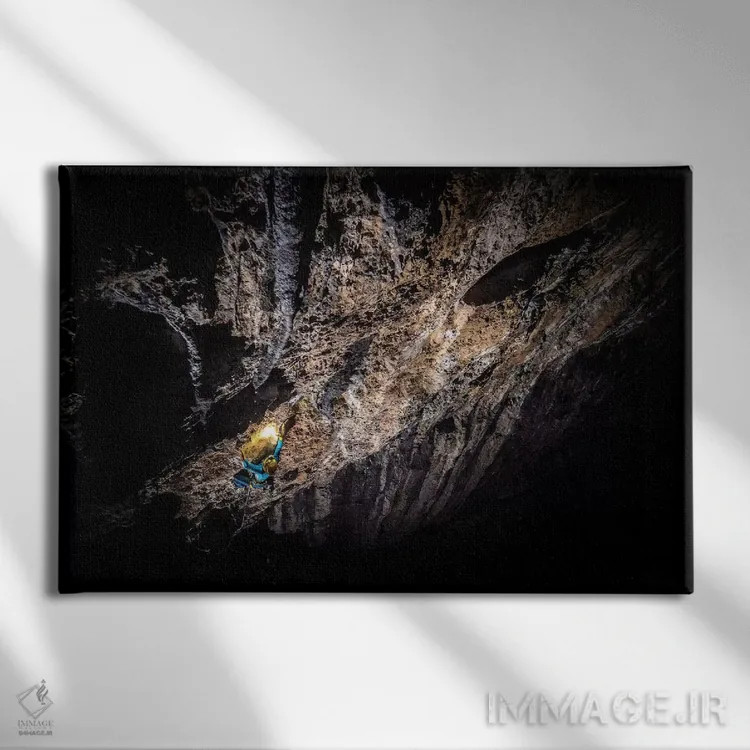 تابلو کوهنوردی در شب در آرکو، ترنتینو، ایتالیا اثر الکس بیوس - نمای روبهرو روی دیوار