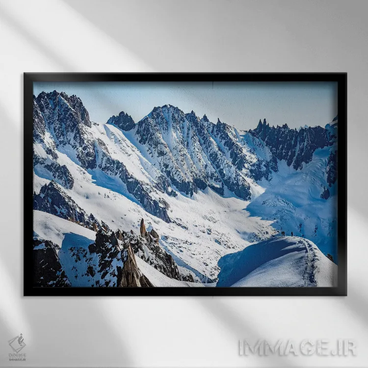 تابلو دو کوهنورد روی خطالرأس میدی-پلن، شامونی، فرانسه اثر الکس بیوس - نمای قابدار مشکی