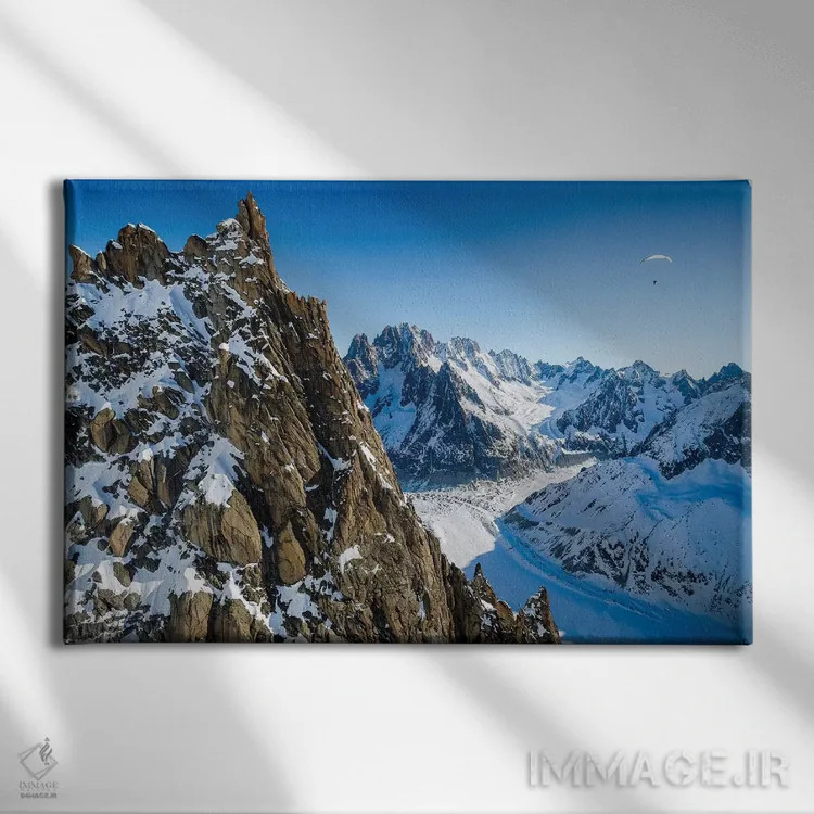 تابلو یک پاراگلایدر بالای واله بلانش، شامونی، فرانسه اثر الکس بیوس - نمای روبهرو روی دیوار