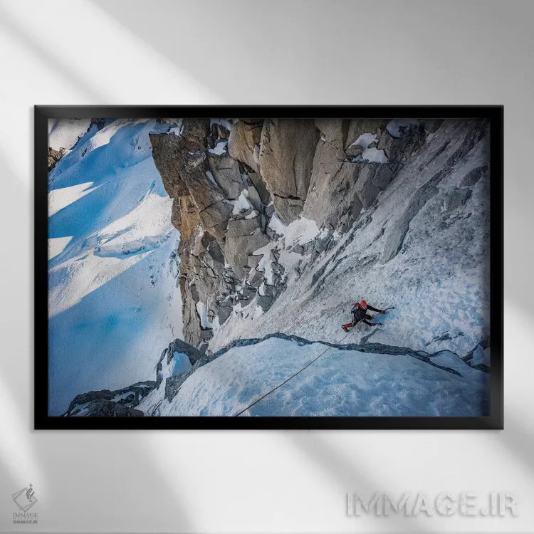 تابلو کوهنوردی بر دیواره شمالی تور رونده، شامونی، فرانسه اثر الکس بیوس - نمای قابدار مشکی