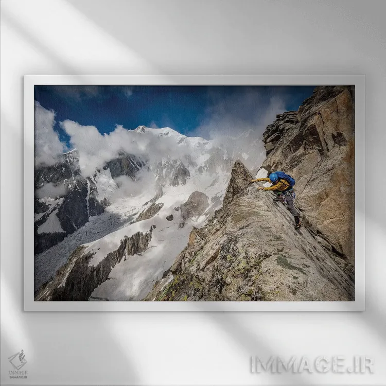 تابلو کوهنورد بر تور رونده، شامونی، فرانسه اثر الکس بیوس - نمای قابدار سفید