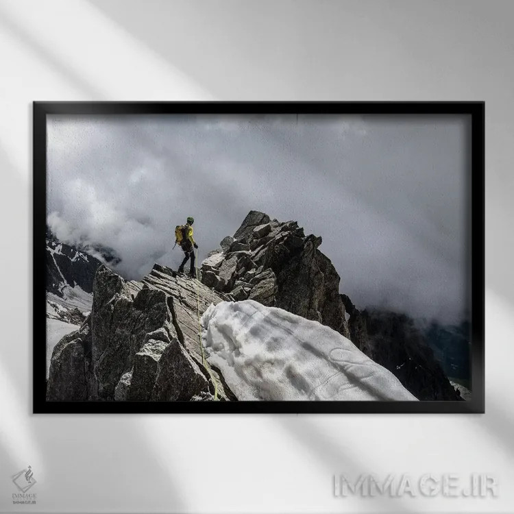 تابلو کوهنوردی روی تور رونده، شامونی، فرانسه اثر الکس بیوس - نمای قابدار مشکی