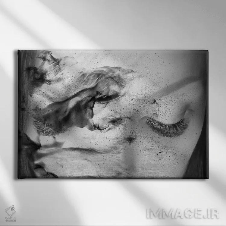 تابلو زمینه هنری با دود سفید و مژهها اثر تاتیانا آمرِین - نمای روبهرو روی دیوار