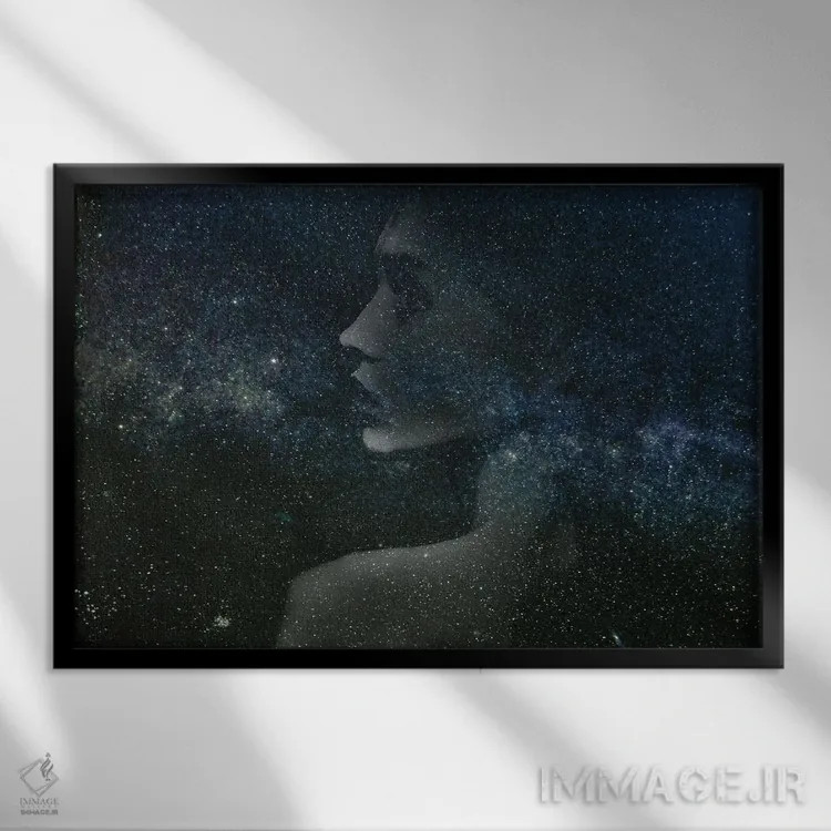 تابلو دختر فضانورد II اثر تاتیانا آمرِین - نمای قابدار مشکی
