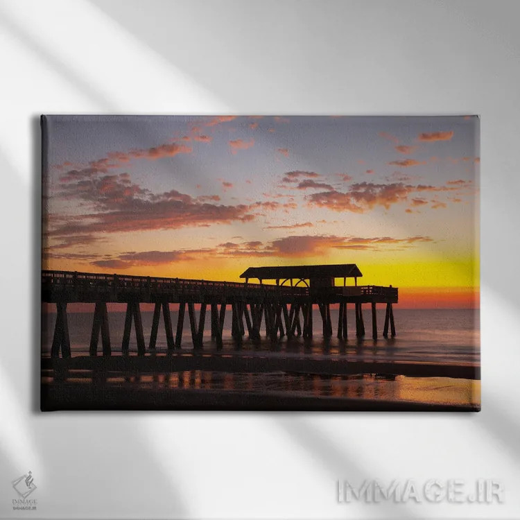 تابلو Georgia, Silhouette Of A Pier In The Sunrise, Near Savannah,آمریکا، جورجیا. سیلوئت اسکله در طلوع خورشید، حوالی ساوانا اثر جوآن ولز - نمای روبهرو روی دیوار