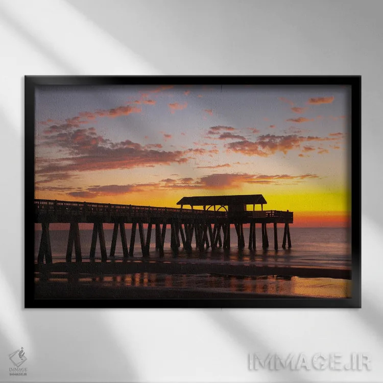 تابلو Georgia, Silhouette Of A Pier In The Sunrise, Near Savannah,آمریکا، جورجیا. سیلوئت اسکله در طلوع خورشید، حوالی ساوانا اثر جوآن ولز - نمای قابدار مشکی