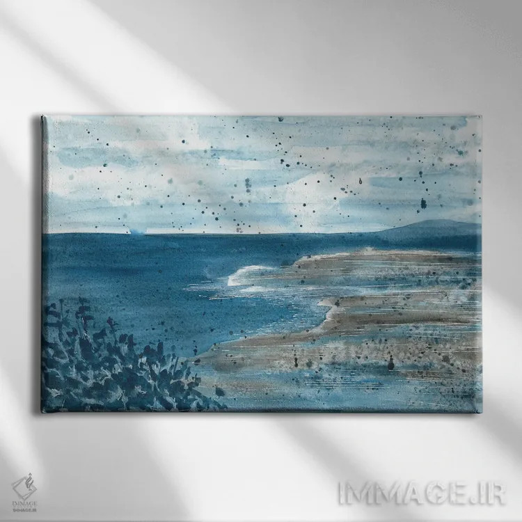 تابلو منظرهٔ دریایی انتزاعی آبی (آبرنگ) اثر آنا اوز - نمای روبهرو روی دیوار