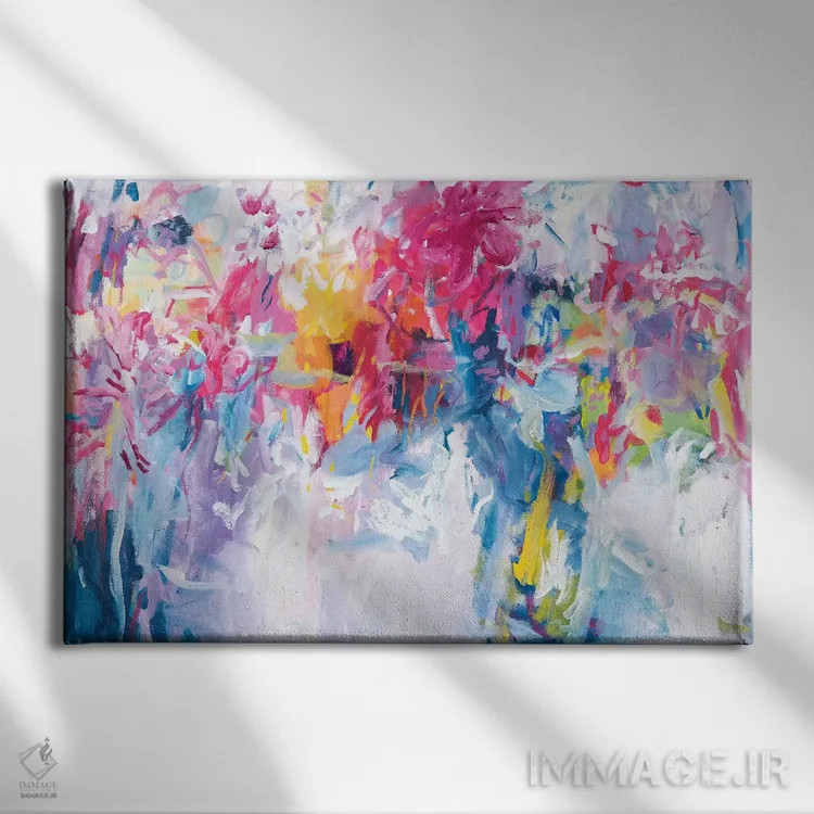 تابلو گلهای اسطوخودوس در دستم اثر امیره رحیم - نمای روبهرو روی دیوار