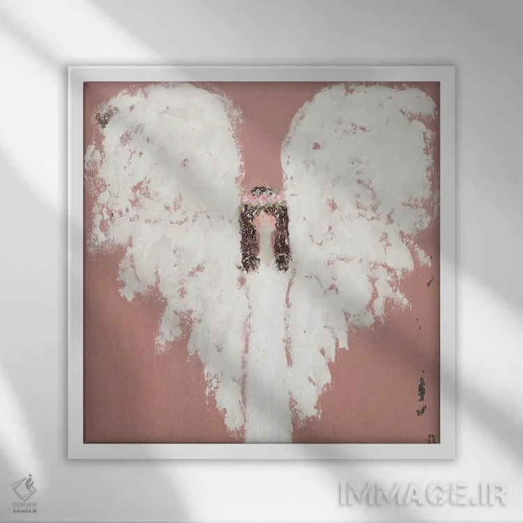 تابلو فرشتهٔ صورتی با هالهٔ گل اثر اشلی بردلی - نمای قابدار سفید