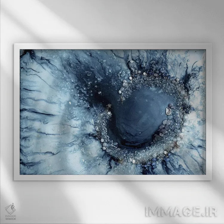 تابلو فراتر از خاکستری اثر آنتوانل - نمای قابدار سفید