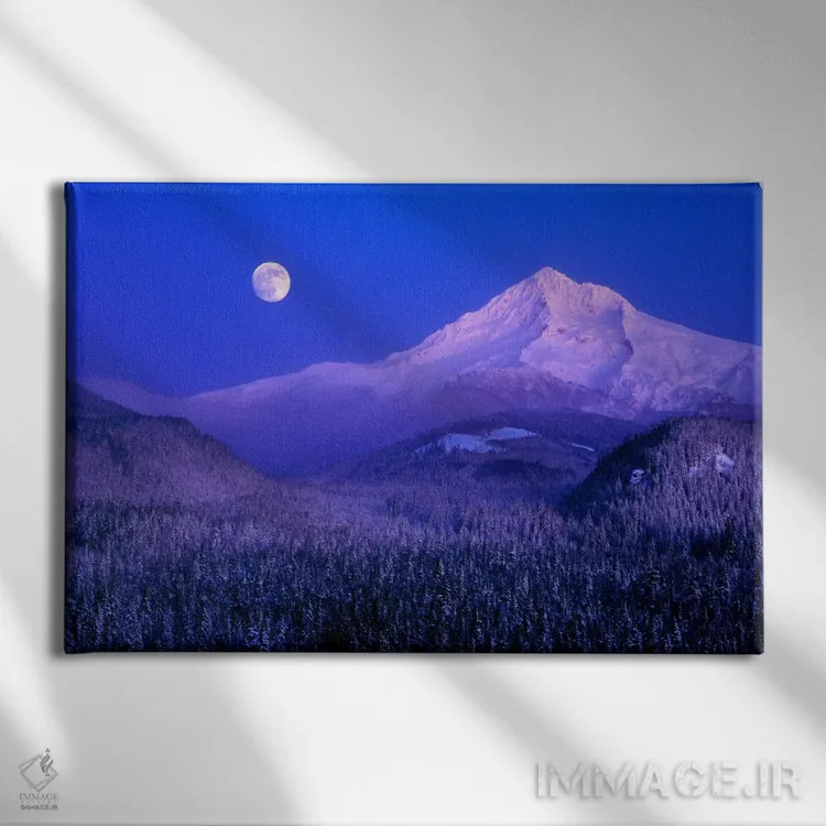 تابلو چشمانداز مهتابی با کوه هود (Wy'east)، اورگن، آمریکا اثر جنیس میگلاوس - نمای روبهرو روی دیوار