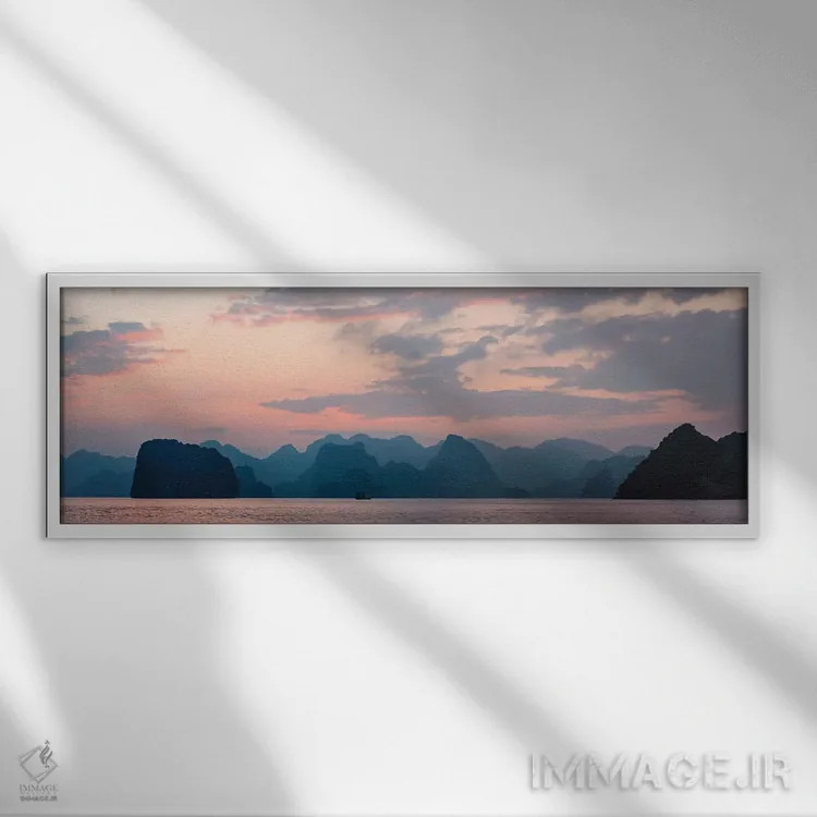 تابلو غروب خلیج هالونگ اثر مانجیک پیکچرز (استودیو عکاسی یا فیلمسازی) - نمای قابدار سفید