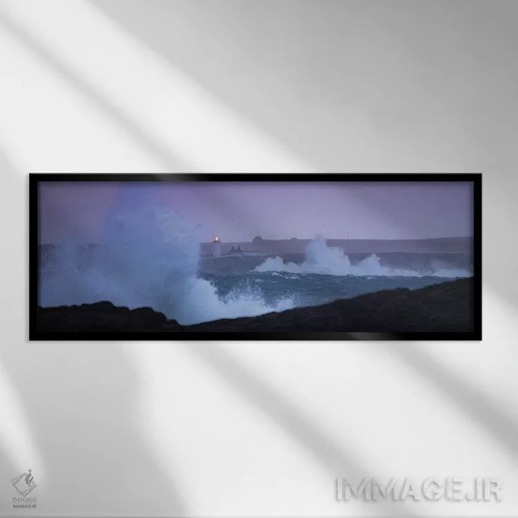 تابلو طوفان عصرگاهی در فانوس دریایی بلیکلاس، خلیج برودهاون، شهرستان مایو، ایرلند اثر گارث مککورمک - نمای قابدار مشکی