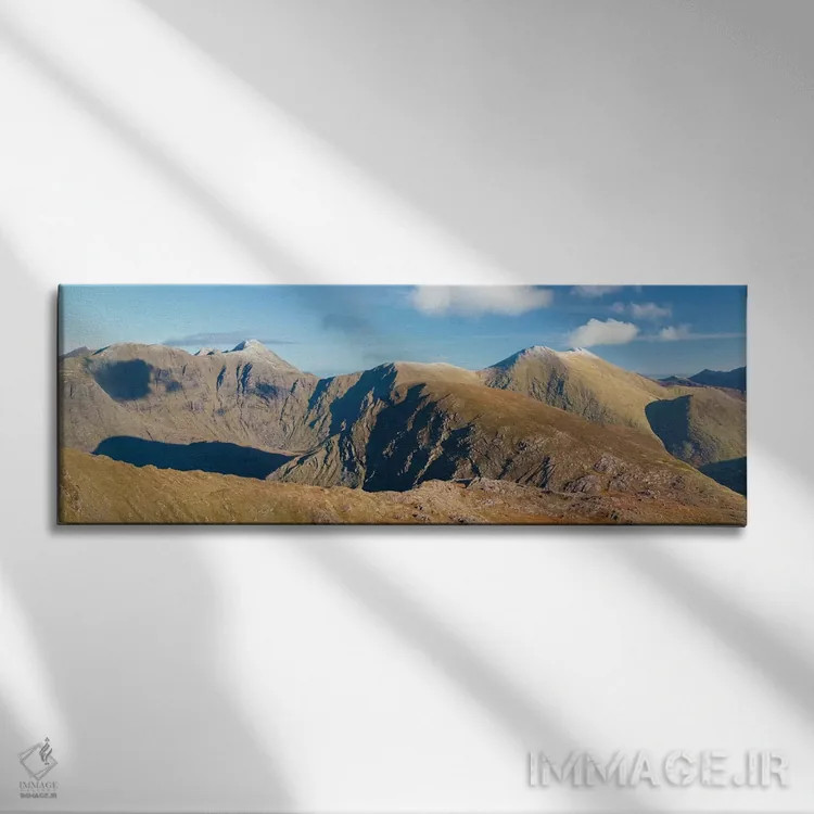 تابلو رشتهکوه ماگیلیکادی از منظر استومپا دولوی، شهرستان کری، استان مانستر، جمهوری ایرلند اثر گارث مککورمک - نمای روبهرو روی دیوار