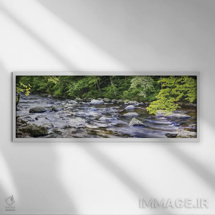 تابلو رودخانه سنگی در جنگل سرسبز، نیوجرسی اثر جورج اوزه - نمای قابدار سفید