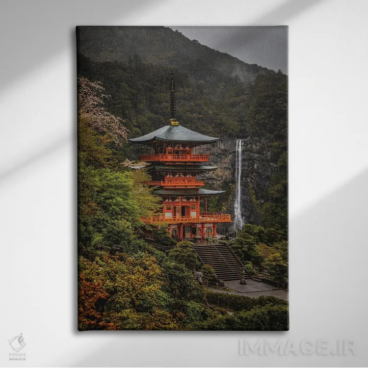 تابلو معبد جنگلی ژاپن با آبشار (قسمت دوم) اثر الکس جی پرز - نمای روبهرو روی دیوار