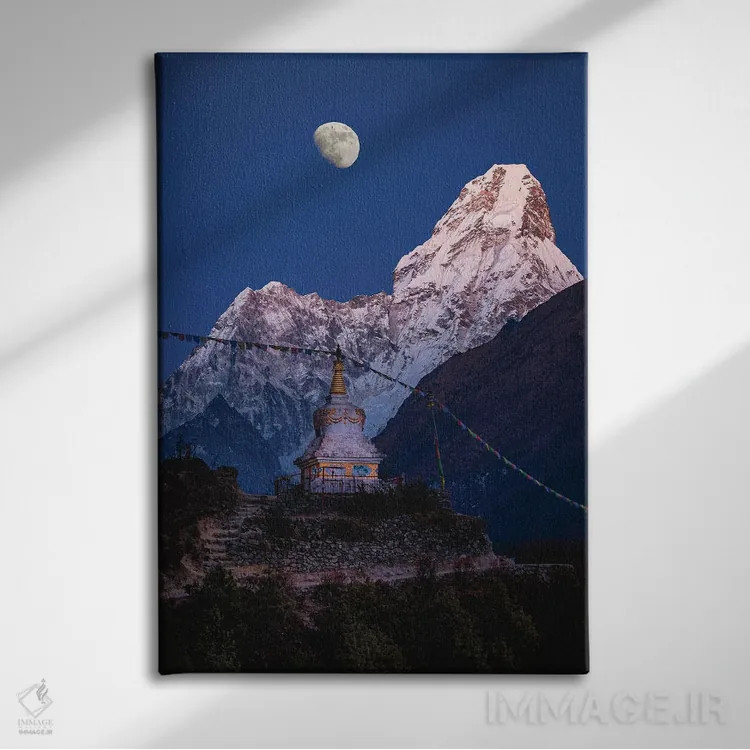 تابلو اورست و ماه در ساعت آبی هیمالیا نپال (قسمت اول) اثر الکس جی پرز - نمای روبهرو روی دیوار