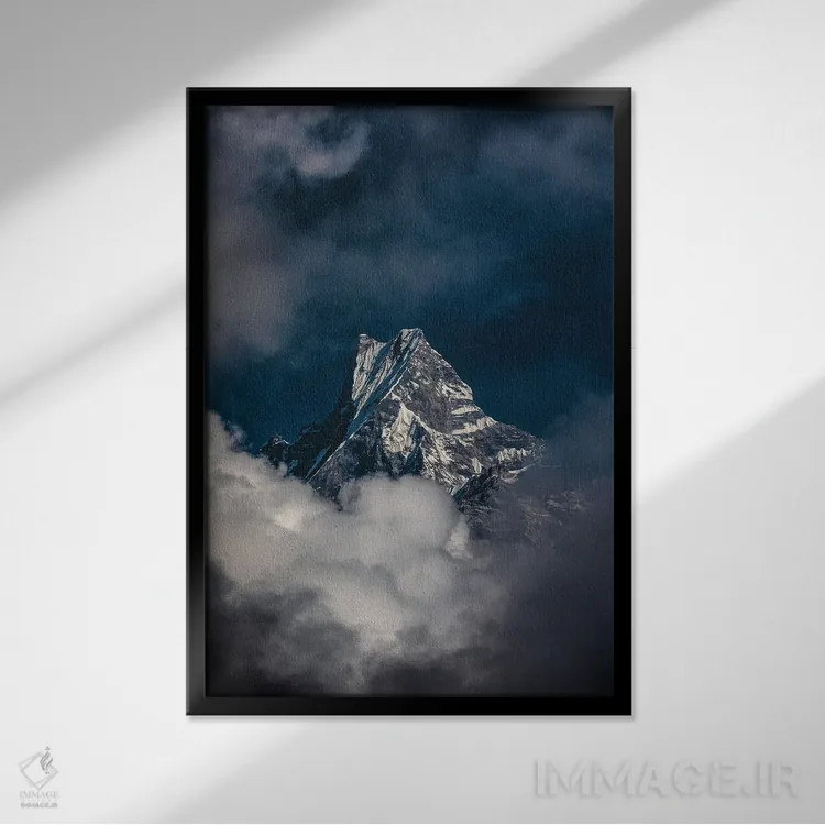تابلو اورست در میان ابرهای هیمالیا نپال اثر الکس جی پرز - نمای قابدار مشکی