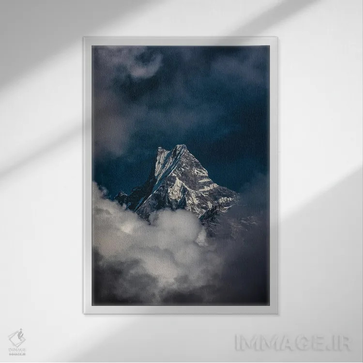 تابلو اورست در میان ابرهای هیمالیا نپال اثر الکس جی پرز - نمای قابدار سفید