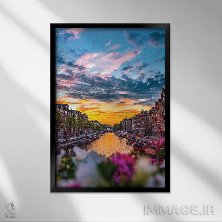 تابلو غروب کانال آمستردام هلند (قسمت دوم) اثر الکس جی پرز - نمای قابدار مشکی