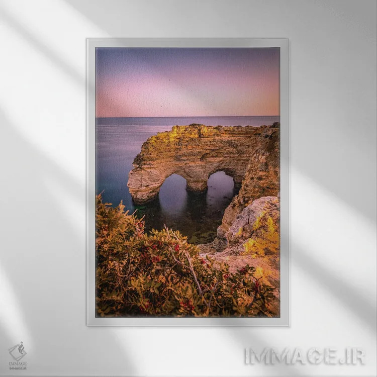 تابلو صخره قلبی شکل ساحل بنگیل پرتغال اثر الکس جی پرز - نمای قابدار سفید