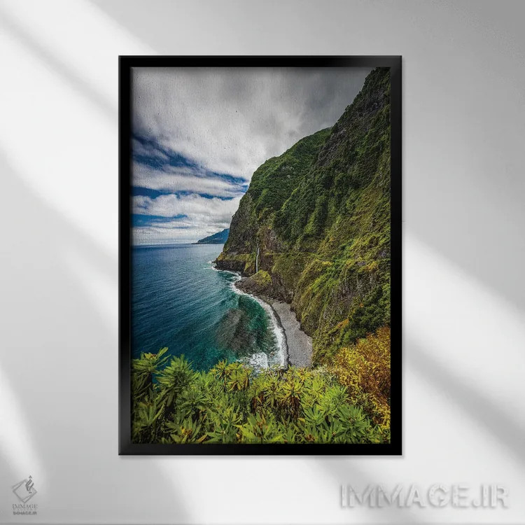 تابلو چشمانداز صخره ساحلی جزیره مادیرا پرتغال اثر الکس جی پرز - نمای قابدار مشکی