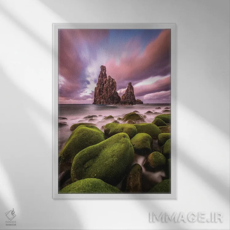 تابلو غروب صخره ساحلی جزیره مادیرا پرتغال (قسمت دوم) اثر الکس جی پرز - نمای قابدار سفید