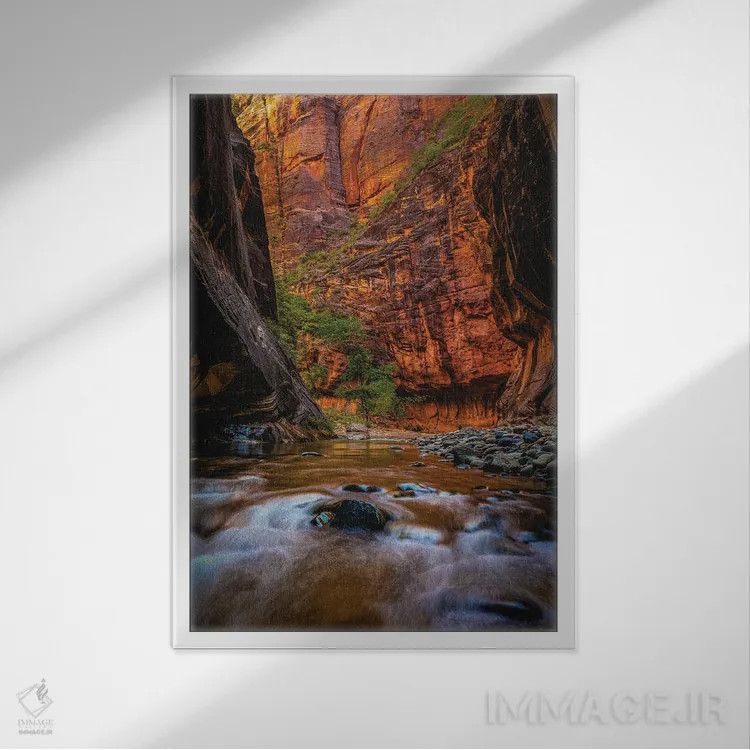 تابلو کوهنوردی در تنگه نرو (The Narrows) پارک ملی زایون (۱) اثر الکس جی پرز - نمای قابدار سفید