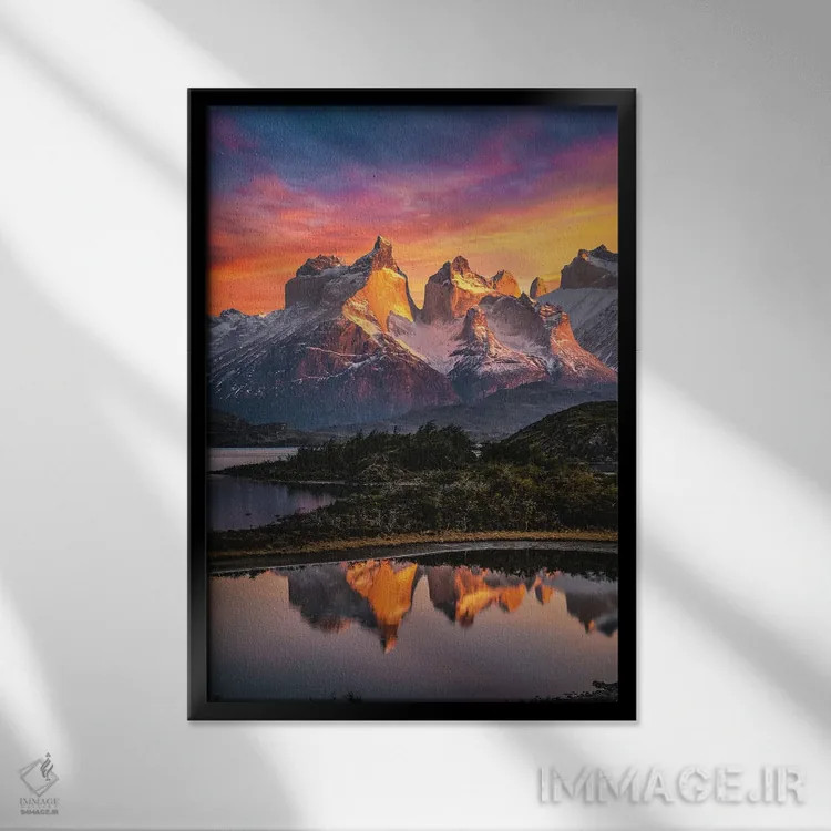 تابلو غروب تماشایی کوهستانی توریس دل پاین، پاتاگونیا، شیلی (۳) اثر الکس جی پرز - نمای قابدار مشکی