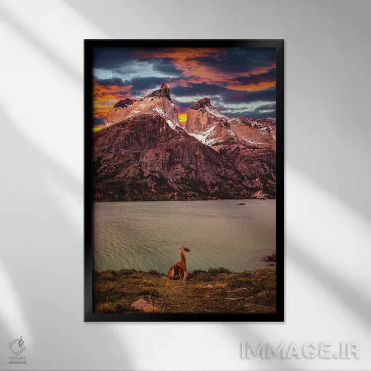 تابلو غروب تماشایی کوهستانی توریس دل پاین، پاتاگونیا، شیلی (۲) اثر الکس جی پرز - نمای قابدار مشکی