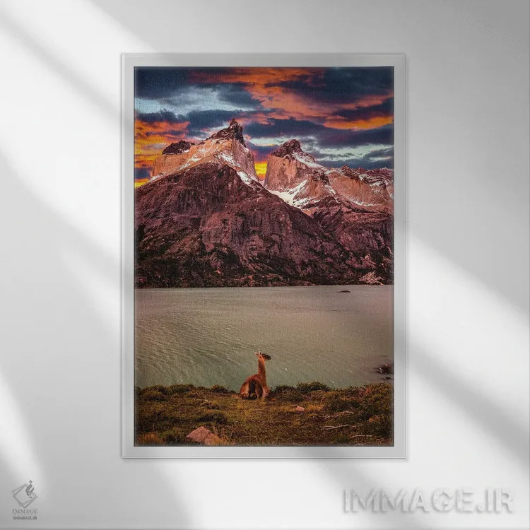 تابلو غروب تماشایی کوهستانی توریس دل پاین، پاتاگونیا، شیلی (۲) اثر الکس جی پرز - نمای قابدار سفید