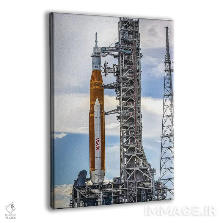 تابلو نمای نزدیک موشک آرتیمیس SLS ناسا بر سکوی پرتاب اثر الکس جی پرز - نمای پرسپکتیو محصول