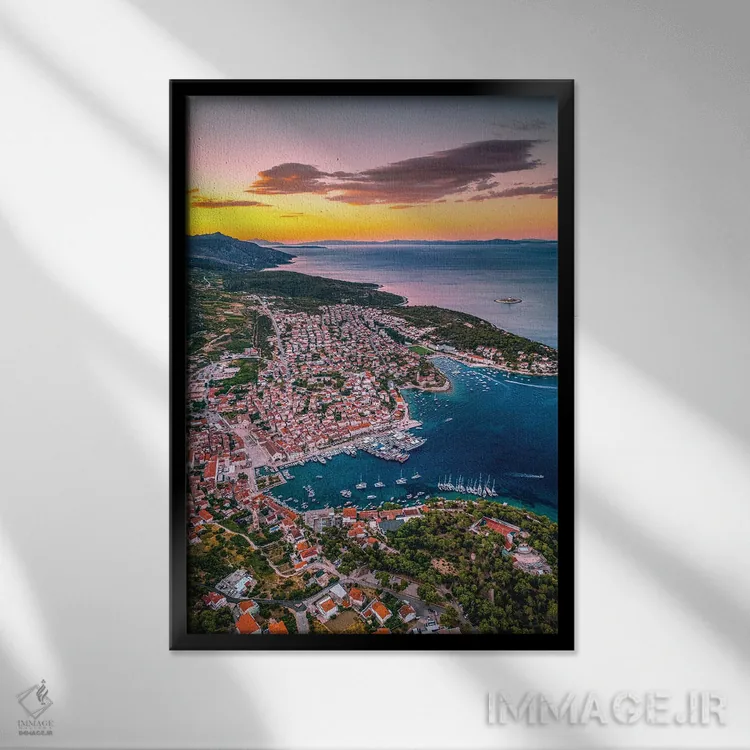 تابلو غروب شهر کوچک هوار از نمای بالا (۵) اثر الکس جی پرز - نمای قابدار مشکی